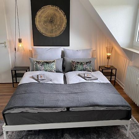 Bostel 1 - Modernes Dachgeschoss-Studio In Duisburg Meiderich, 4,7 Km Hbf, U-Bahn 250M, Flughafen Duesseldorf 28 Km, Landschaftspark 2,9 Km, 5 Gehminuten Von Herzklinik Entfernt Екстериор снимка