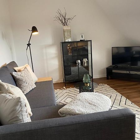 Bostel 1 - Modernes Dachgeschoss-Studio In Duisburg Meiderich, 4,7 Km Hbf, U-Bahn 250M, Flughafen Duesseldorf 28 Km, Landschaftspark 2,9 Km, 5 Gehminuten Von Herzklinik Entfernt Екстериор снимка