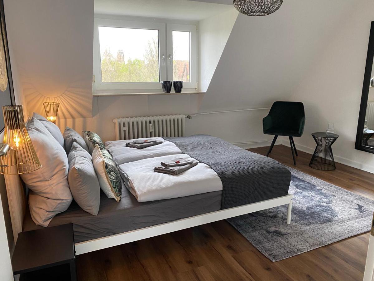 Bostel 1 - Modernes Dachgeschoss-Studio In Duisburg Meiderich, 4,7 Km Hbf, U-Bahn 250M, Flughafen Duesseldorf 28 Km, Landschaftspark 2,9 Km, 5 Gehminuten Von Herzklinik Entfernt Екстериор снимка