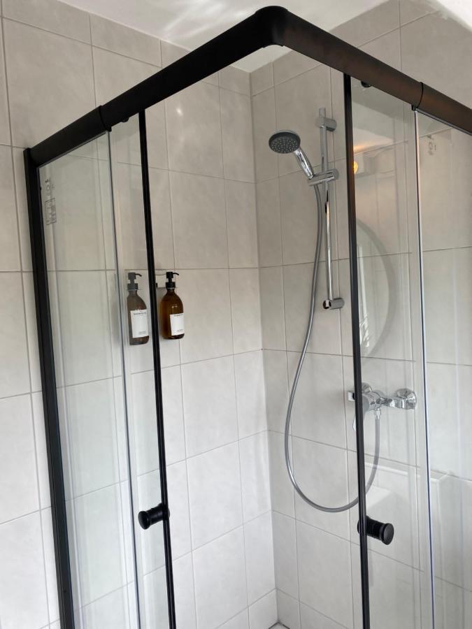 Bostel 1 - Modernes Dachgeschoss-Studio In Duisburg Meiderich, 4,7 Km Hbf, U-Bahn 250M, Flughafen Duesseldorf 28 Km, Landschaftspark 2,9 Km, 5 Gehminuten Von Herzklinik Entfernt Екстериор снимка