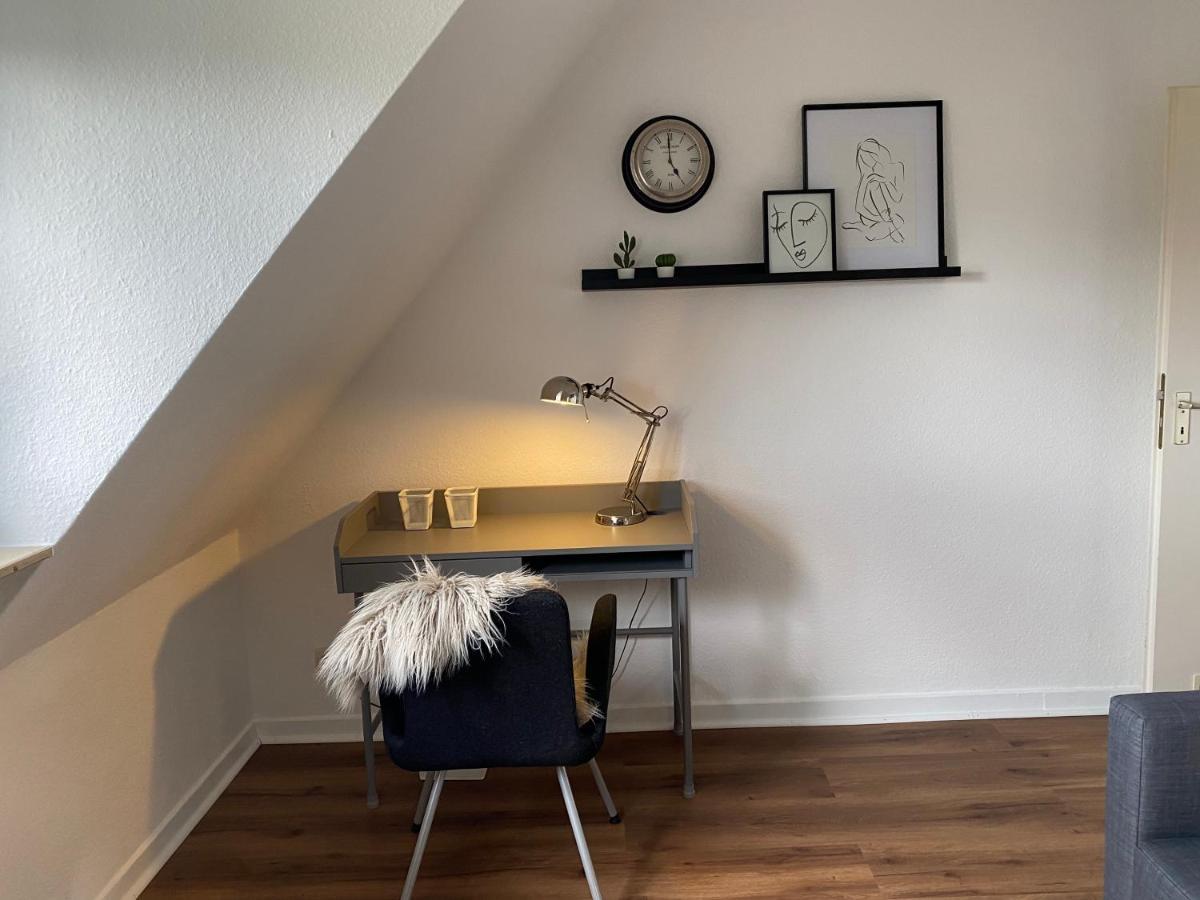 Bostel 1 - Modernes Dachgeschoss-Studio In Duisburg Meiderich, 4,7 Km Hbf, U-Bahn 250M, Flughafen Duesseldorf 28 Km, Landschaftspark 2,9 Km, 5 Gehminuten Von Herzklinik Entfernt Екстериор снимка