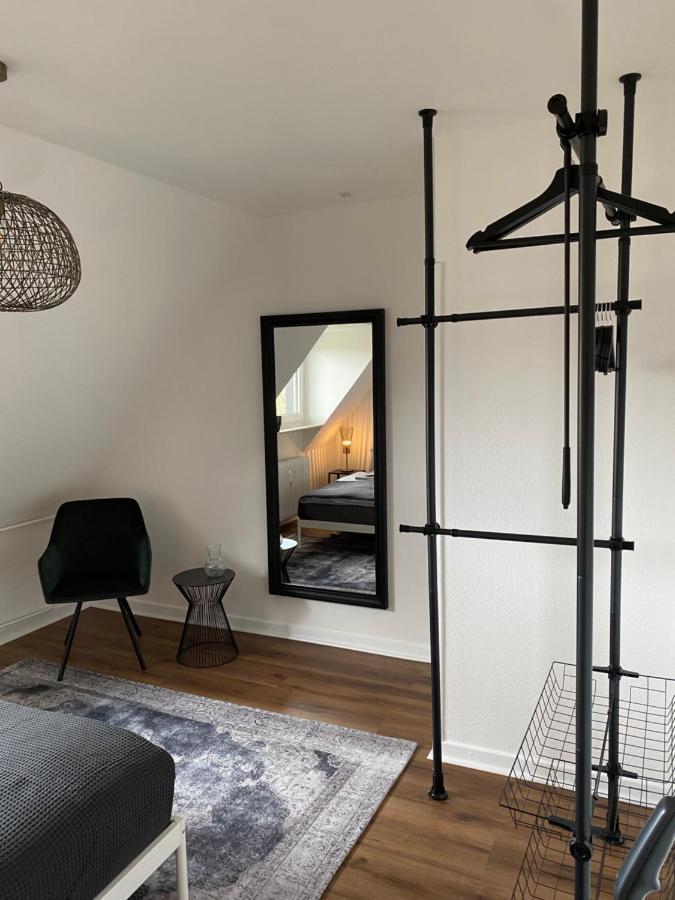 Bostel 1 - Modernes Dachgeschoss-Studio In Duisburg Meiderich, 4,7 Km Hbf, U-Bahn 250M, Flughafen Duesseldorf 28 Km, Landschaftspark 2,9 Km, 5 Gehminuten Von Herzklinik Entfernt Екстериор снимка